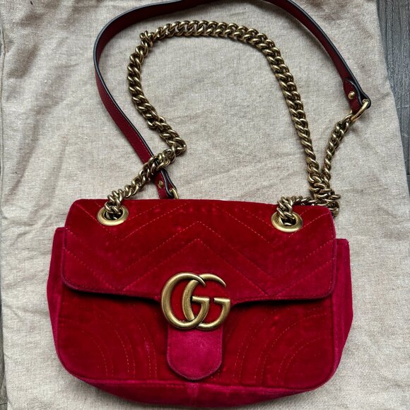 GUCCI - MATELASSE -VELVET HIBISCUS RED GC MARMONT MINI FLAP BAG - Picture 3 of 13